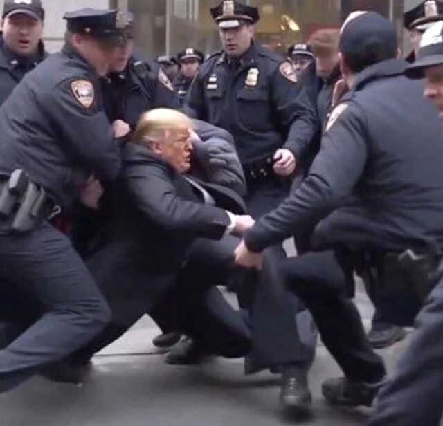 Tutuklanacağı söylenen Trump'a ait fotoğraflar ABD'yi karıştırdı Tutuklanacağı söylenen Trump'a ait fotoğraflar ABD'yi karıştırdı