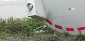 Benzin yüklü tanker devrildi, sızıntı nedeniyle karayolu 6 saat trafiğe kapatıldı
