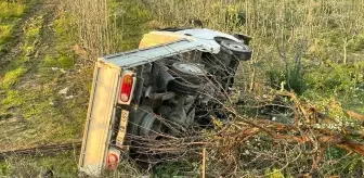 Bursa'da kontrolden çıkan kamyonet şarampole uçtu: 2 yaralı