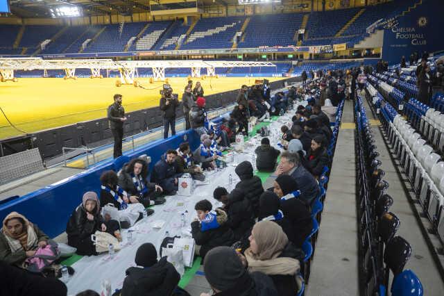 Lig tarihinde bir ilk! Dünya devi Chelsea, stadında iftar programı düzenledi