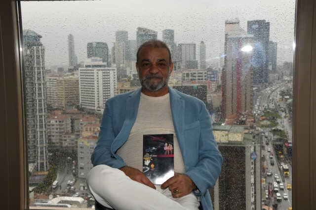 Gerçek Amerika'yı 'Karanlık yollar' isimli kitabında anlattı