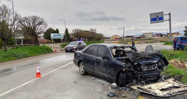 Tır ile otomobil kafa kafaya çarpıştı! Hurdaya dönen aracın sürücüsü hayatını kaybetti