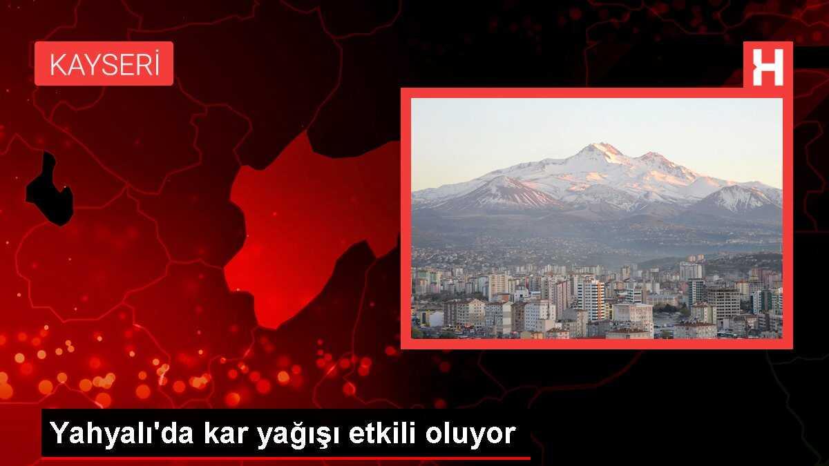 Yahyalı'da kar yağışı etkili oluyor