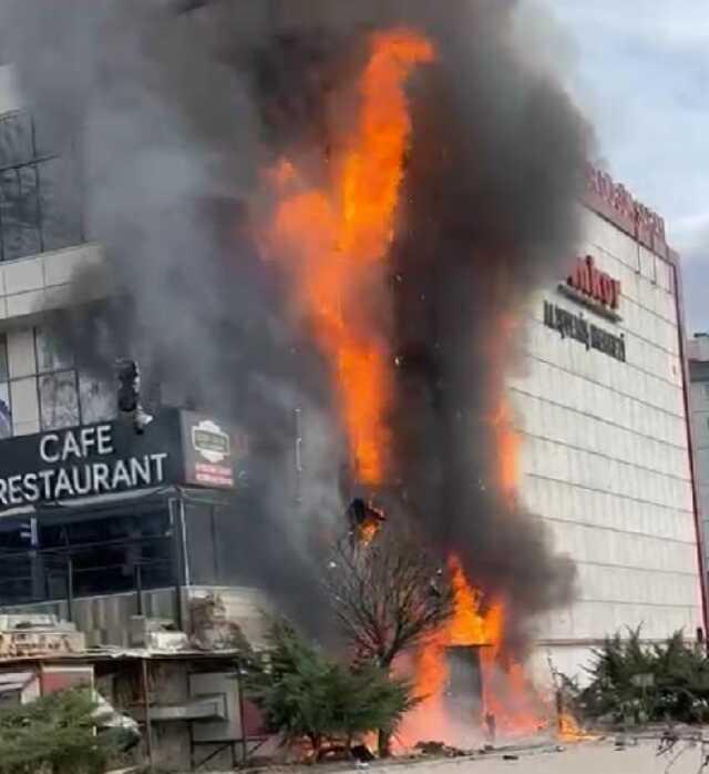 Ankara'da AVM'de yangın paniği! Vatandaşlar tahliye edildi
