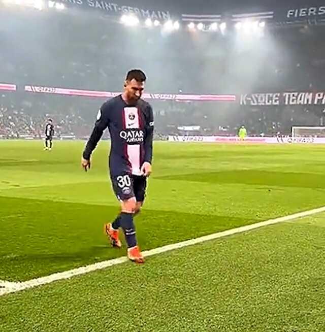 Bu hikaye burada biter! Messi, maçı bırakıp kendisine yapılanları izledi