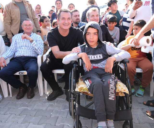Acun Ilıcalı ve Varol Yaşaroğlu, Hatay'da depremzede çocuklarla bir araya geldi