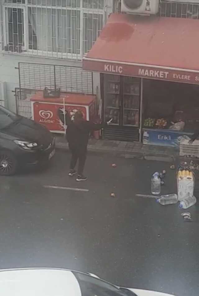 Üsküdar'da tacize uğradığını iddia eden 15-16 yaşındaki genç kız bakkalı bıçakladı Üsküdar'da tacize uğradığını iddia eden 15-16 yaşındaki genç kız bakkalı bıçakladı