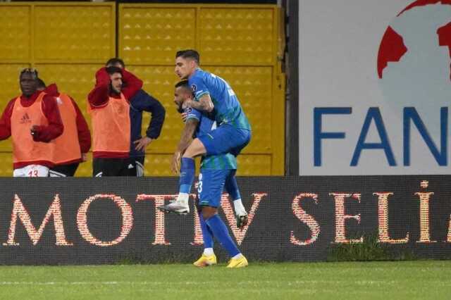 Bolu engelini rahat geçtiler! Çaykur Rizespor'dan Süper Lig yolunda dev adım Bolu engelini rahat geçtiler! Çaykur Rizespor'dan Süper Lig yolunda dev adım