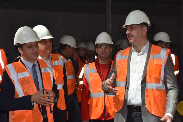 İstifası çok konuşulmuştu! Eski bakan Abdulhamit Gül, yeniden sahaya indi İstifası çok konuşulmuştu! Eski bakan Abdulhamit Gül, yeniden sahaya indi