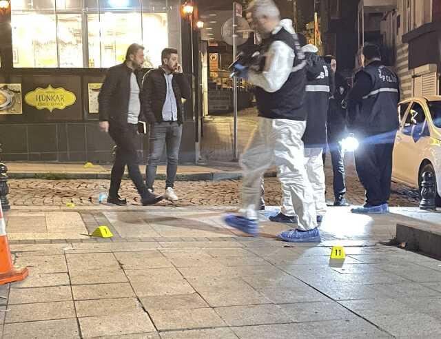 Kartal'da park halindeki araca silahlı saldırı! 2 kişi öldü, 2 kişi yaralandı