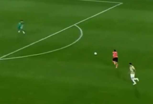 Bunu nasıl başardın Samet? Kimsenin olmadığı yere pas verdi, F.Bahçe'nin başını yaktı