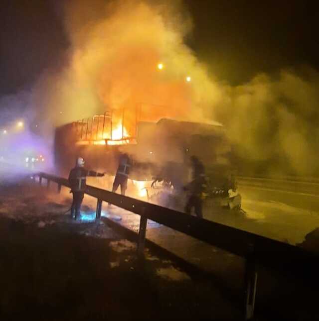 Bolu'da tırla çarpışan otomobildeki karı koca ve 2 çocuğu öldü