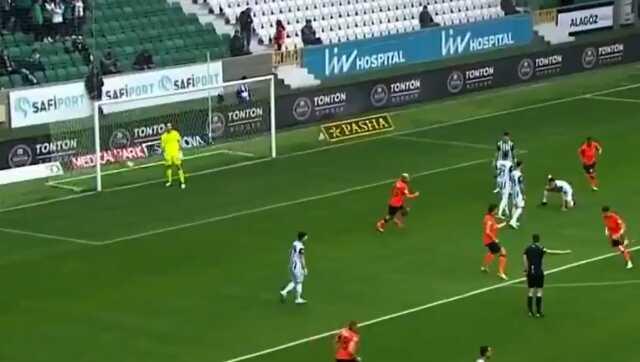 Akıl dolu şut! Başakşehir'in dünyaca ünlü yıldızı Januzaj'dan izleyenleri mest eden gol