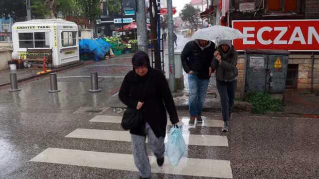 Hazırlıklı olun! İstanbul'da yarın hava bir anda değişecek, megakenti 'oraj' vuracak