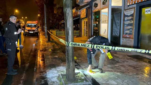 Gözü dönen kadın, husumetlisinin dükkanına pompalı tüfekle ateş açtı Gözü dönen kadın, husumetlisinin dükkanına pompalı tüfekle ateş açtı