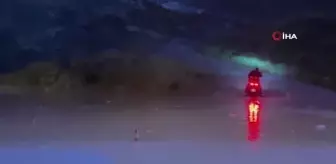 Kuşadası'nda sağanak yağış yolları göle çevirdi