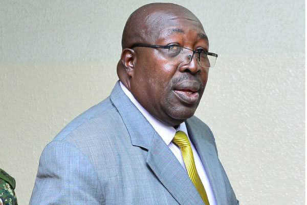 Uganda Çalışma Bakanı Engola koruması tarafından öldürüldü Uganda Çalışma Bakanı Engola koruması tarafından öldürüldü