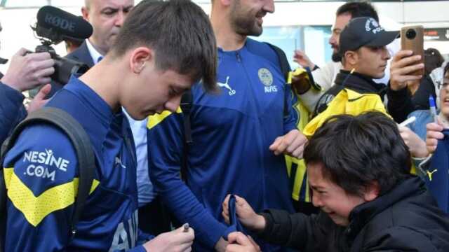 Yıldız futbolcuyu görünce göz yaşlarına hakim olamadı! Fenerbahçe'ye, Sivas'ta özel karşılama