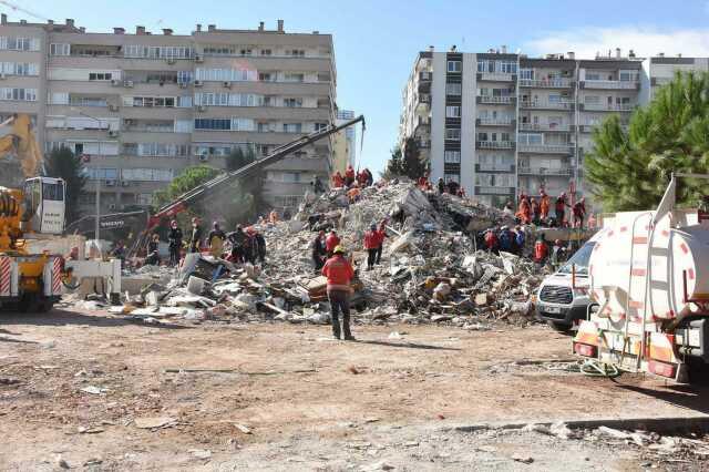 İzmir depreminde 30 kişiye mezar olan Emrah Apartmanı davasında karar çıktı! 2 sanığa iyi hal indirimiyle 14 yıl 5 ay hapis cezası