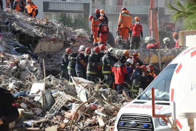 İzmir depreminde 30 kişiye mezar olan Emrah Apartmanı davasında karar çıktı! 2 sanığa iyi hal indirimiyle 14 yıl 5 ay hapis cezası