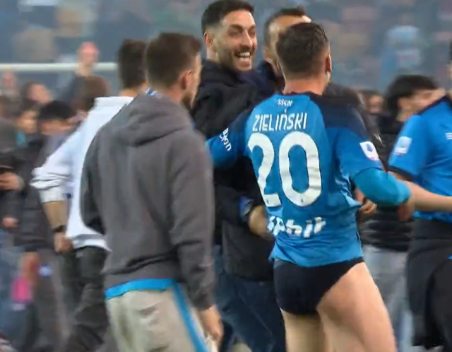 Tarihi şampiyonluğa damga vuran an! Napoli'nin yıldızı Zielinski sahada ne yapacağını şaşırdı