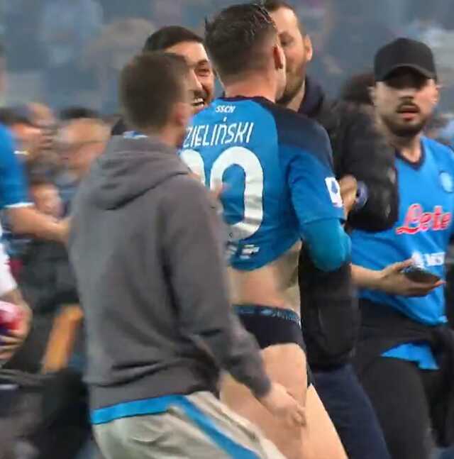 Tarihi şampiyonluğa damga vuran an! Napoli'nin yıldızı Zielinski sahada ne yapacağını şaşırdı