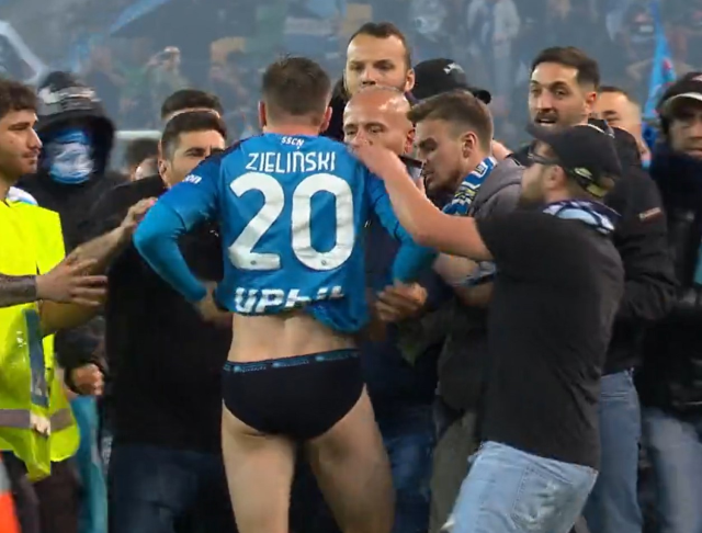 Tarihi şampiyonluğa damga vuran an! Napoli'nin yıldızı Zielinski sahada ne yapacağını şaşırdı