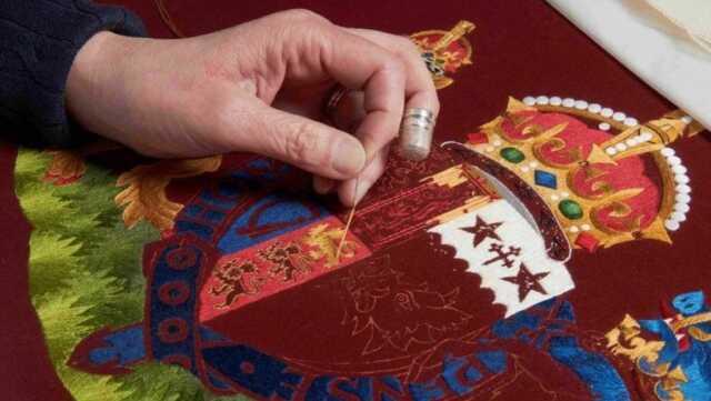 İngiltere'de Kral 3'üncü Charles, dedesinin kullandığı tahta oturdu İngiltere'de Kral 3'üncü Charles, dedesinin kullandığı tahta oturdu