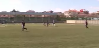 Amatör küme maçında kırmızı kartlar ve hakem tartışması