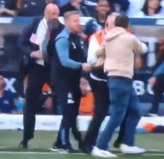 Premier Lig'de skandal olay! Leeds United taraftarı ömür boyu stada giremeyecek