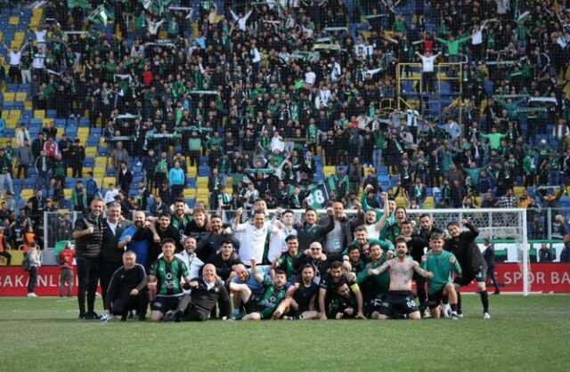 Efsane kulüp Kocaelispor, TFF 1. Lig'e yükseldi! Bir zafer de Çorum FK yaşadı Efsane kulüp Kocaelispor, TFF 1. Lig'e yükseldi! Bir zafer de Çorum FK yaşadı