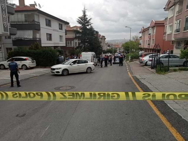 Akli dengesi bozuk şahıs dehşet saçtı: Kız kardeşini öldürdü, erkek kardeşini yaraladı Akli dengesi bozuk şahıs dehşet saçtı: Kız kardeşini öldürdü, erkek kardeşini yaraladı