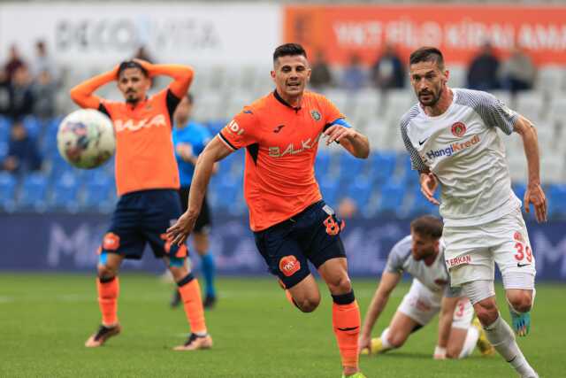 İzleyenler aksiyona doydu! Başakşehir ve Ümraniyespor kardeş payı yaptı İzleyenler aksiyona doydu! Başakşehir ve Ümraniyespor kardeş payı yaptı