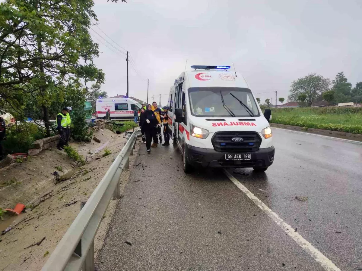 Tekirdağ da otobüs bekleyen yayaya otomobil çarptı 1 ölü Son Dakika