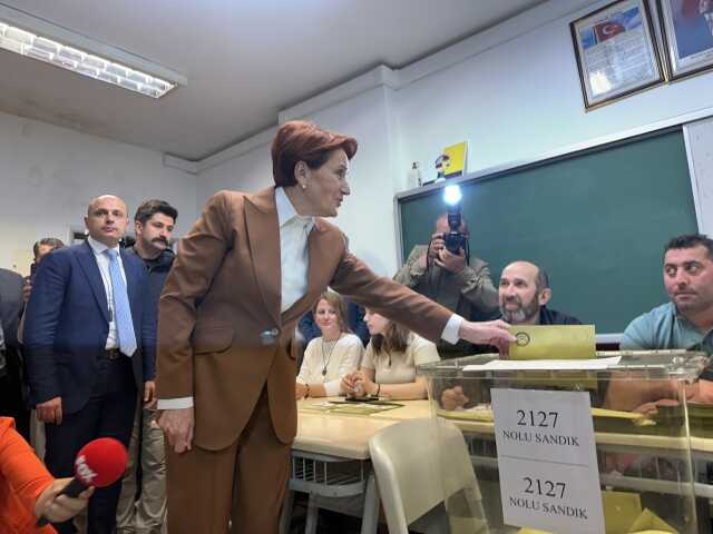 Oy kullanan Meral Akşener'den ilk sözler: Allah inşallah gönlümüzdekini nasip eder Oy kullanan Meral Akşener'den ilk sözler: Allah inşallah gönlümüzdekini nasip eder