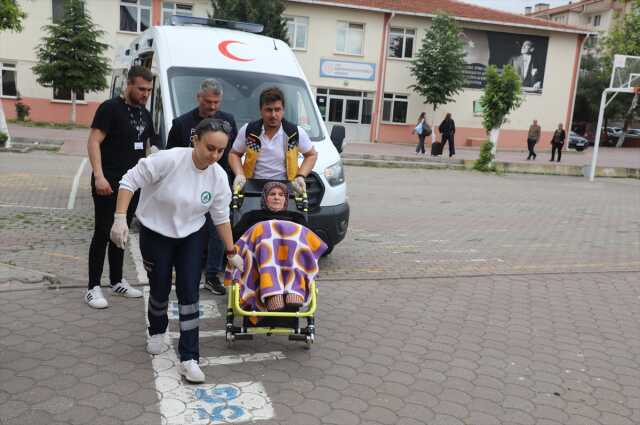 Türkiye sandık başında! İşte oy verme işlemlerinden yansıyan kareler Türkiye sandık başında! İşte oy verme işlemlerinden yansıyan kareler