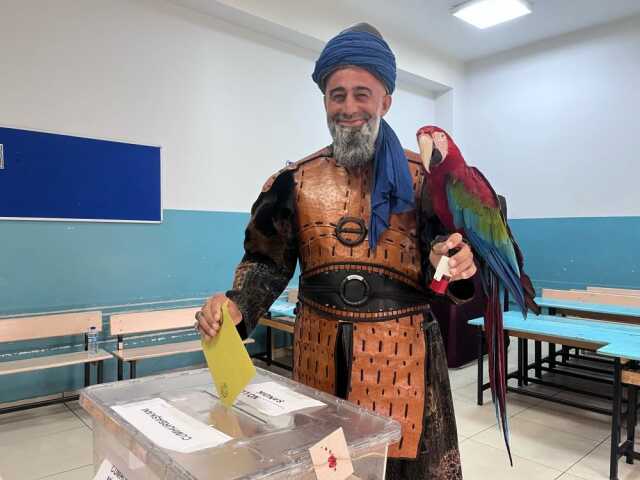 Türkiye sandık başında! İşte oy verme işlemlerinden yansıyan kareler Türkiye sandık başında! İşte oy verme işlemlerinden yansıyan kareler