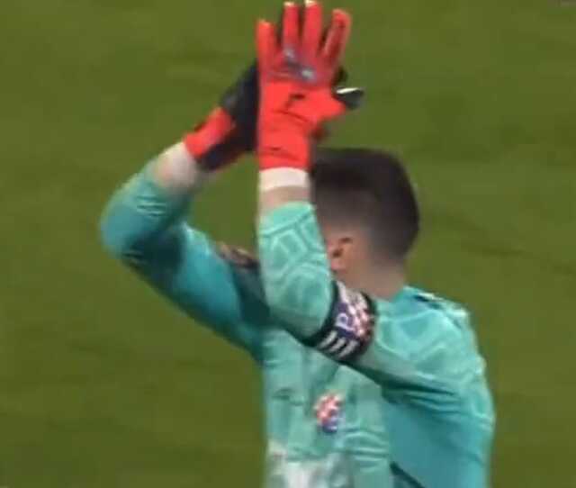 Fenerbahçe ile adı anılan Livakovic, oyundan çıkarken yaptıklarıyla kendini ele verdi! İmza çok yakın