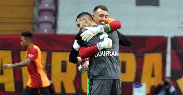 Galatasaray tüm şartları zorlayacak! Uğurcan Çakır, Muslera'dan eldivenleri almaya geliyor Galatasaray tüm şartları zorlayacak! Uğurcan Çakır, Muslera'dan eldivenleri almaya geliyor