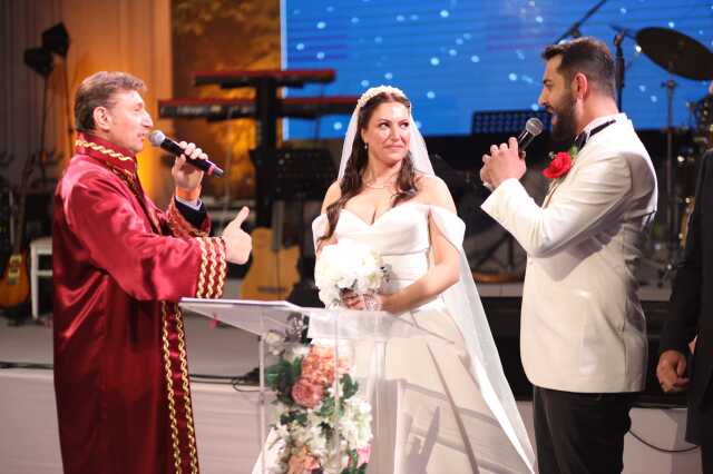 Oğlunu evlendiren Bolulu şef Mehmet Yalçınkaya, köçeklerle göbek attı