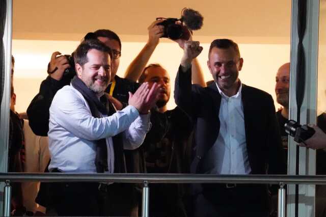 Şampiyon Galatasaray, Florya'yı yangın yerine çevirdi! Icardi'nin 'Aşkın Olayım' performansı geceye damga vurdu