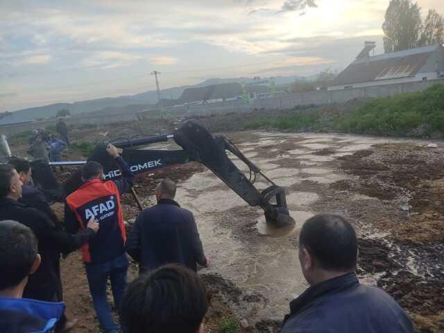 Ailesinin kayıp ihbarında bulunduğu 6 yaşındaki kız çocuğu foseptik çukurunda ölü bulundu