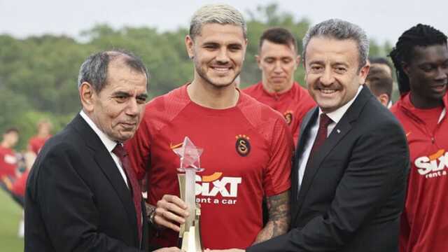 Türk olsa bu kadar olur! Icardi, Dursun Özbek'i görünce bakın nasıl selamladı Türk olsa bu kadar olur! Icardi, Dursun Özbek'i görünce bakın nasıl selamladı