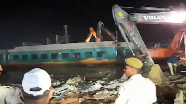 Hindistan'daki tren kazasında can kaybı 294'e yükseldi