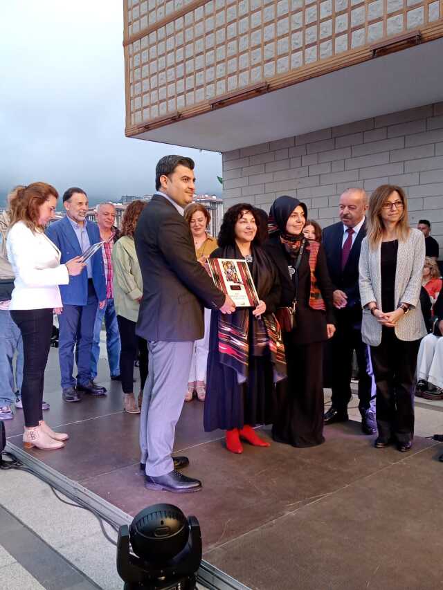 Rize'de Hacere Orhan defilesi büyüledi Rize'de Hacere Orhan defilesi büyüledi