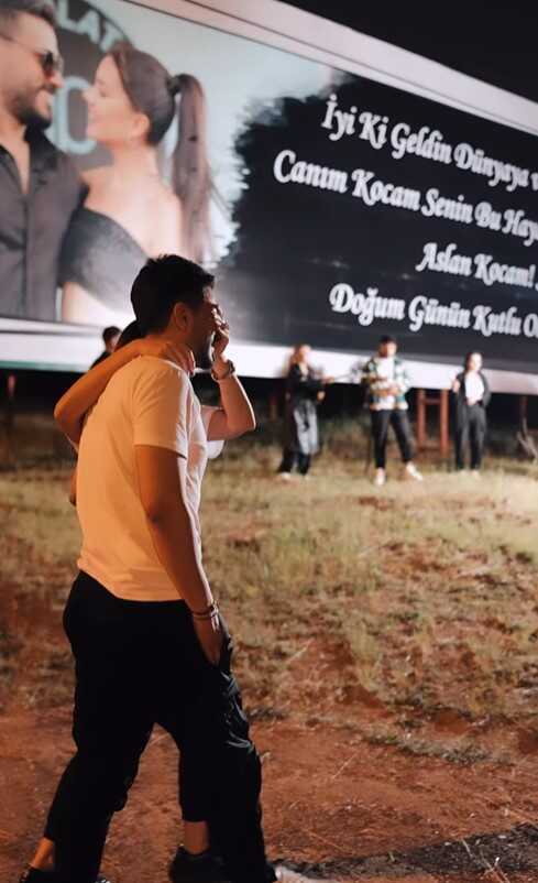 Kocası ve kardeşinin sarmaş dolaş dansı tepki çekti! Dilan Polat küfrederek cevap verdi Kocası ve kardeşinin sarmaş dolaş dansı tepki çekti! Dilan Polat küfrederek cevap verdi