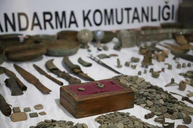 Ekipler bile inanamadı! Baskın yapılan evden tamı tamına 22 bin parça tarihi eser çıktı