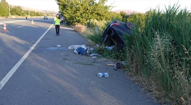 Şarampole devrilen otomobildeki anne öldü, kocası ve 3 çocuğu yaralandı