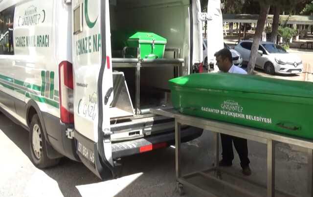 Yasak aşk cinayeti! Karısıyla ilişki yaşadığı kayınbiraderinin boğazını kesti, kanlı elbiseleriyle yakalandı