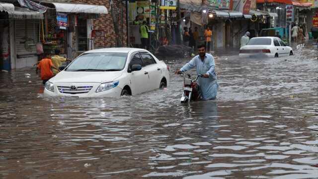 Pakistan'da şiddetli yağışlar en az 28 kişinin ölümüne yol açtı